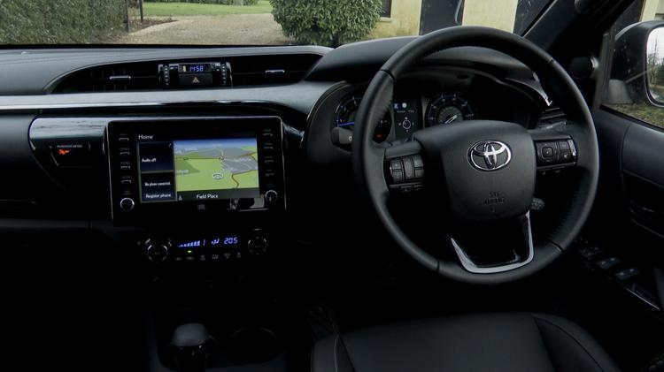 TOYOTA HILUX DIESEL Invincible D/Cab Pick Up 2.4 D-4D